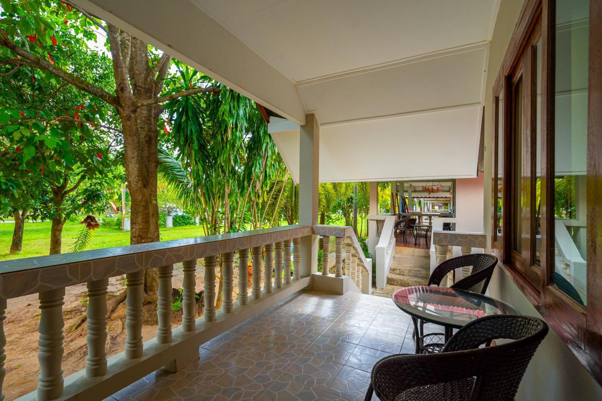 Lanta Beachfront Resort Ko Lanta Exterior foto