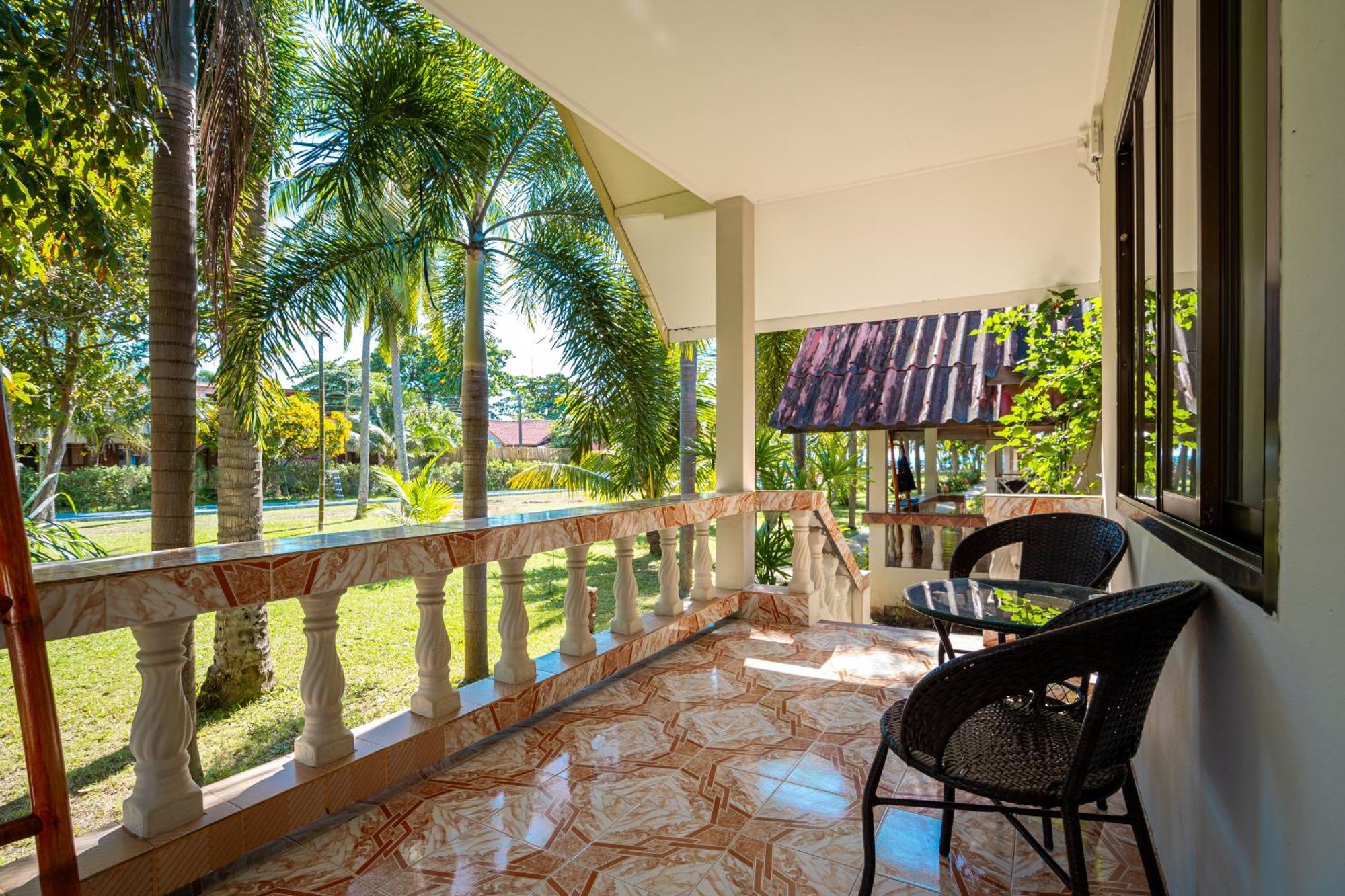 Lanta Beachfront Resort Ko Lanta Exterior foto